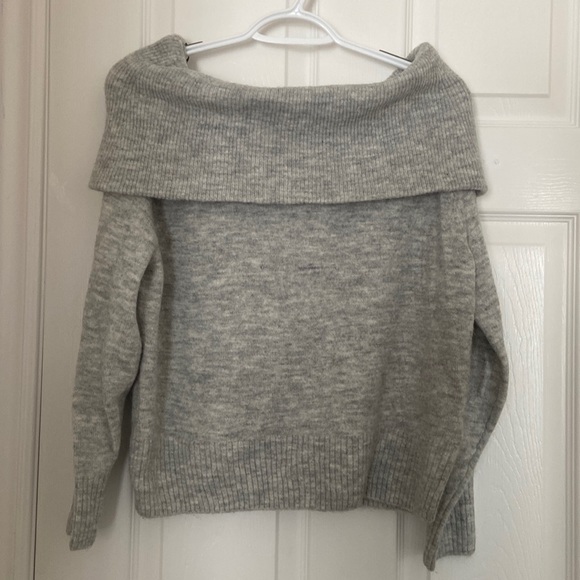 Light grey off the shoulder H&M sweater - Picture 1 of 2